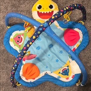 Baby shark Play Mat with hid-n-seek clams and crinkle corners